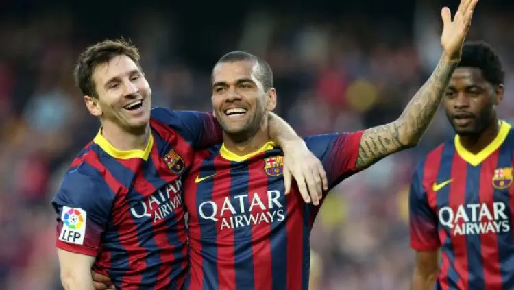 Dani Alves Buka Kejelekan Barcelona dan Sanjung Lionel Messi Terbaik Dunia